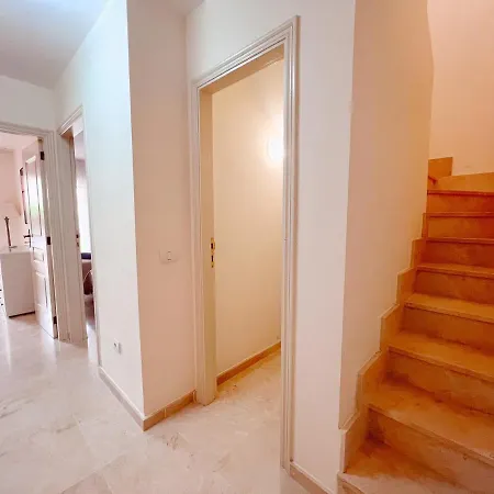 Townhouse In Peaceful Mar, Heated Pool, Parking! Pm6 아파트
