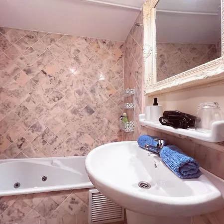 Townhouse In Peaceful Mar, Heated Pool, Parking! Pm6 팔름-마르